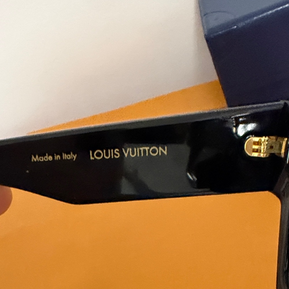 Louis Vuitton
2023 Cyclone Sunglasses - Picture 3 of 8